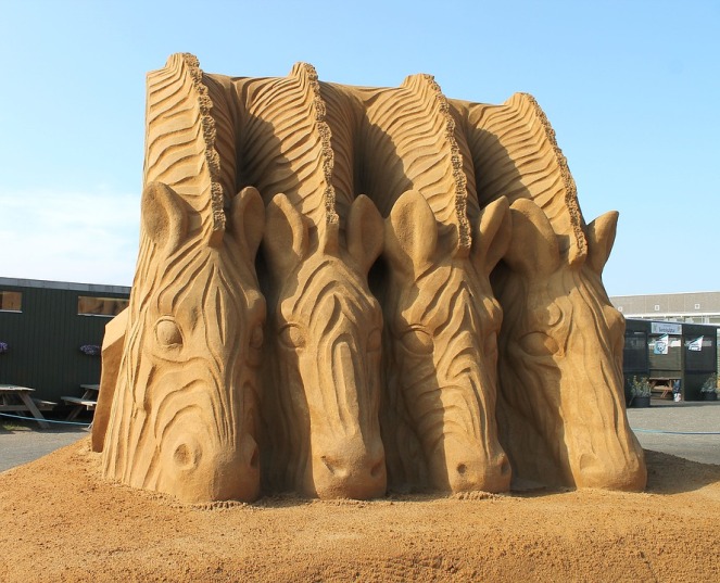 sculpture-sable-zebres-plage.jpg
